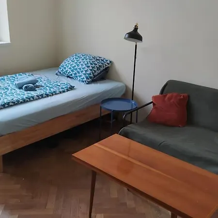 Spacious Modern 3 Bedroom Aparment Prag
