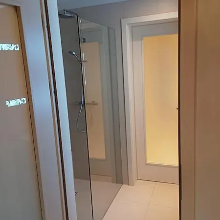 Spacious Modern 3 Bedroom Aparment * Praha