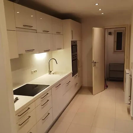 Spacious Modern 3 Bedroom Aparment Appartement *