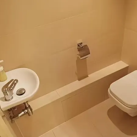 Spacious Modern 3 Bedroom Aparment * Praha