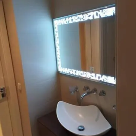Spacious Modern 3 Bedroom Aparment * Πράγα