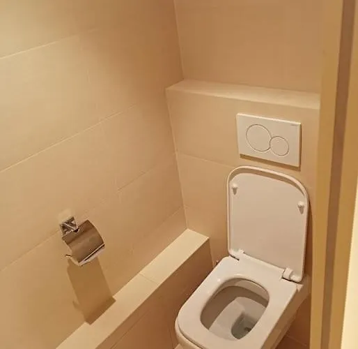 Spacious Modern 3 Bedroom Aparment