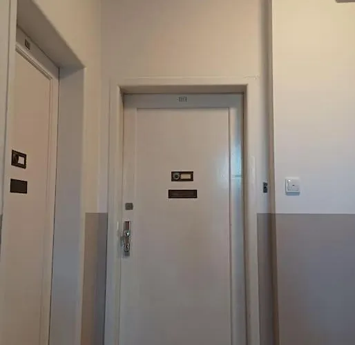 Spacious Modern 3 Bedroom Aparment Praga