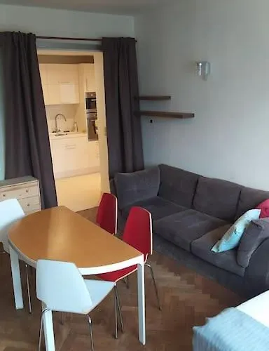 Spacious Modern 3 Bedroom Aparment Praga