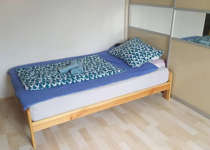 Spacious Modern 3 Bedroom Aparment Apartamento Praga
