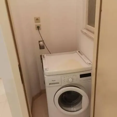 Spacious Modern 3 Bedroom Aparment Apartman Prága