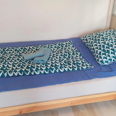 Spacious Modern 3 Bedroom Aparment * פראג